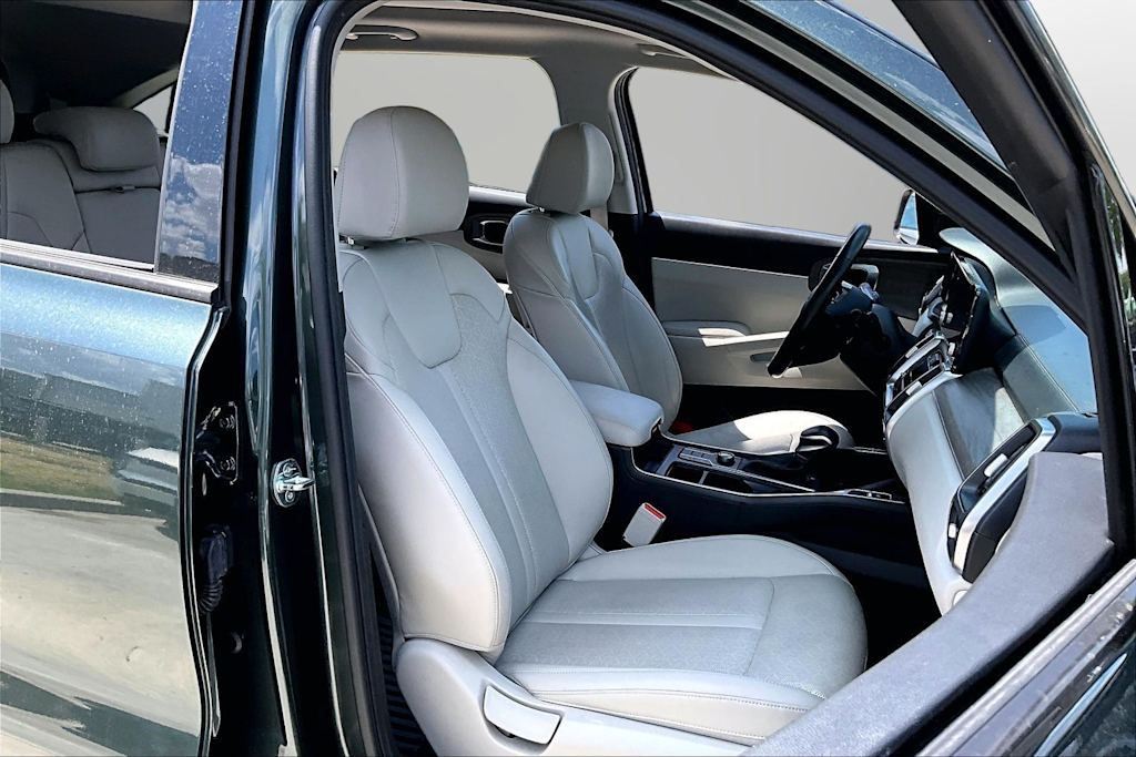 Thumbnail: 2023 Kia Sorento - 7