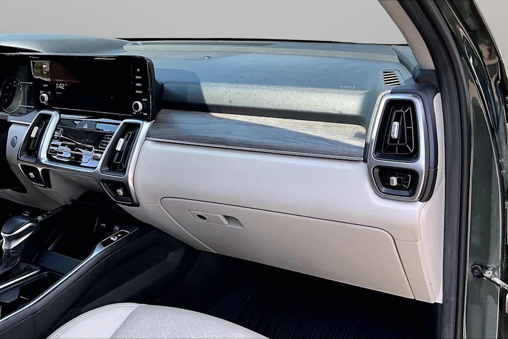Thumbnail: 2023 Kia Sorento - 10