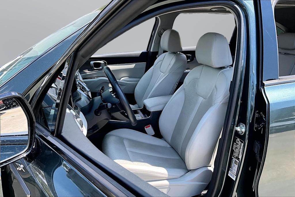Thumbnail: 2023 Kia Sorento - 8