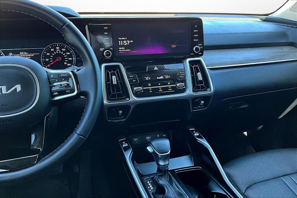 Thumbnail: 2023 Kia Sorento - 7