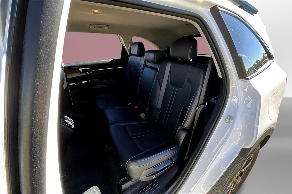 Thumbnail: 2023 Kia Sorento - 10