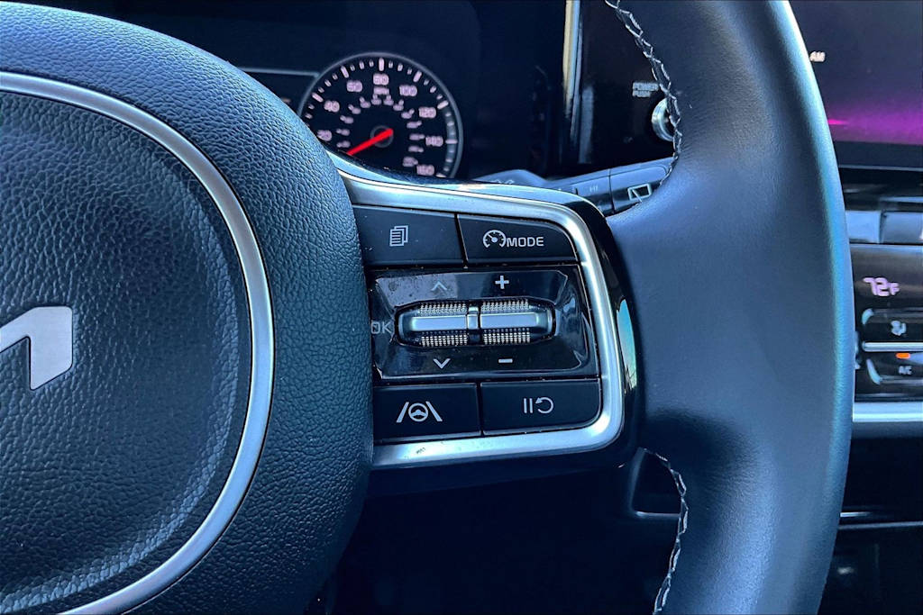 Thumbnail: 2023 Kia Sorento - 25