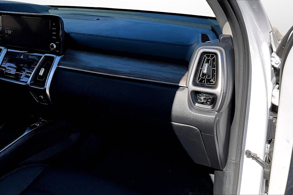 Thumbnail: 2023 Kia Sorento - 21