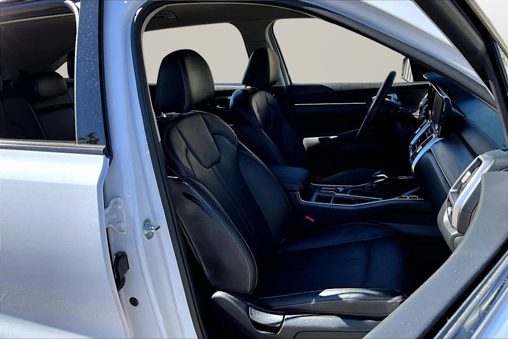 Thumbnail: 2023 Kia Sorento - 8