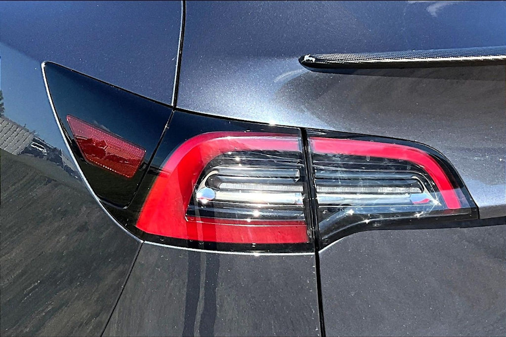 Thumbnail: 2023 Tesla Model Y - 32