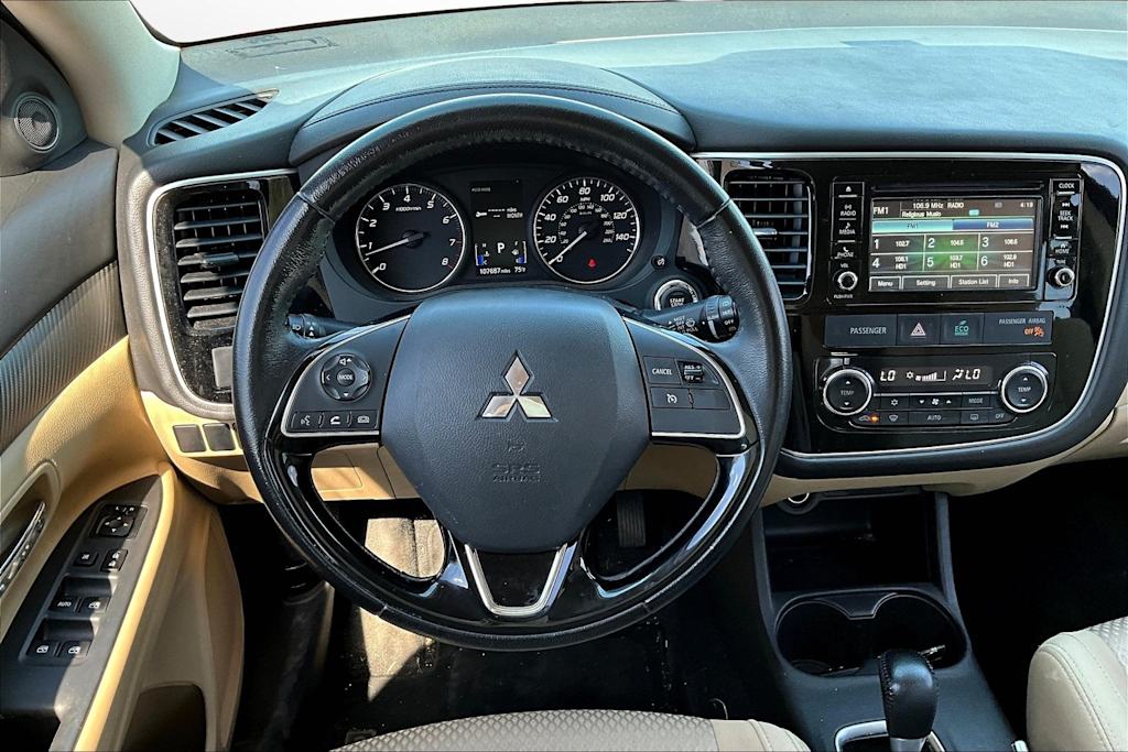 Thumbnail: 2016 Mitsubishi Outlander - 2