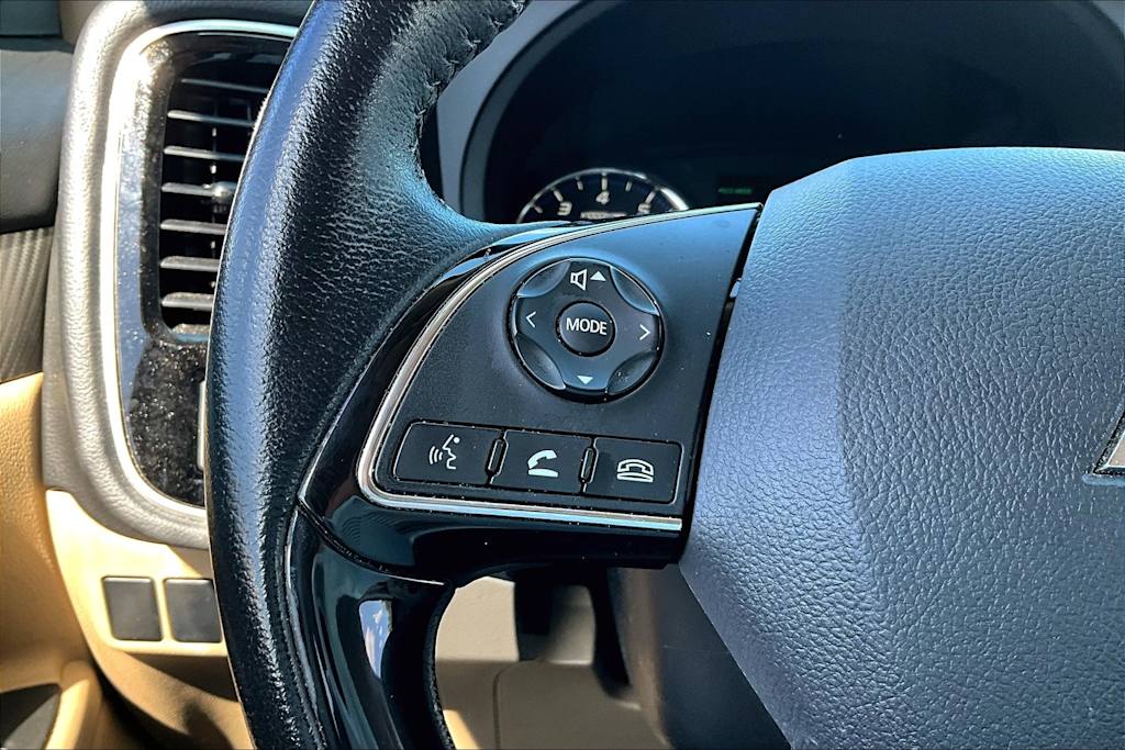 Thumbnail: 2016 Mitsubishi Outlander - 24