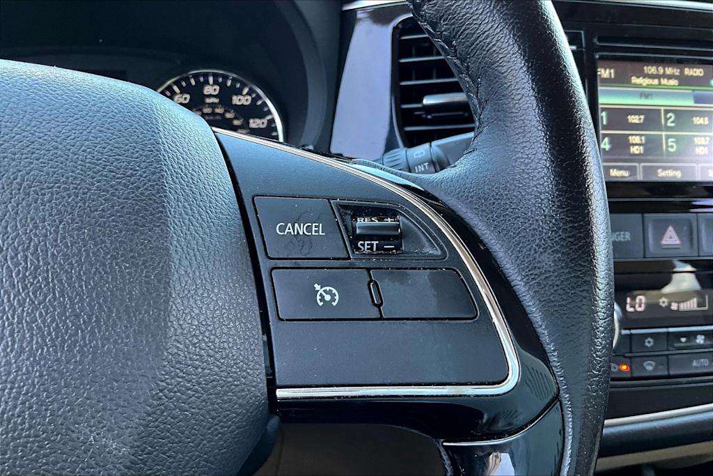 Thumbnail: 2016 Mitsubishi Outlander - 25