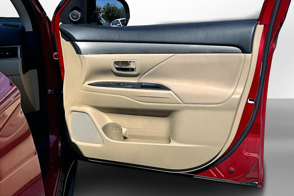 Thumbnail: 2016 Mitsubishi Outlander - 23