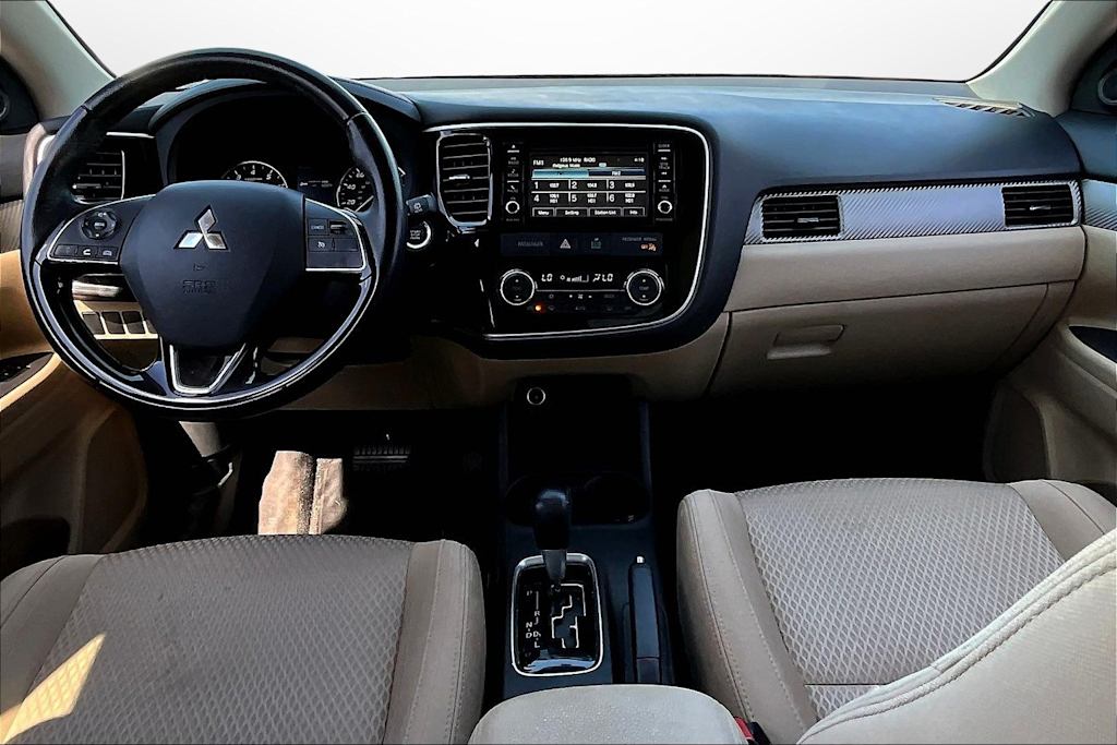 Thumbnail: 2016 Mitsubishi Outlander - 12