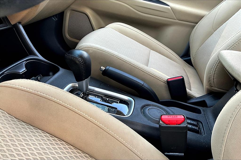 Thumbnail: 2016 Mitsubishi Outlander - 19