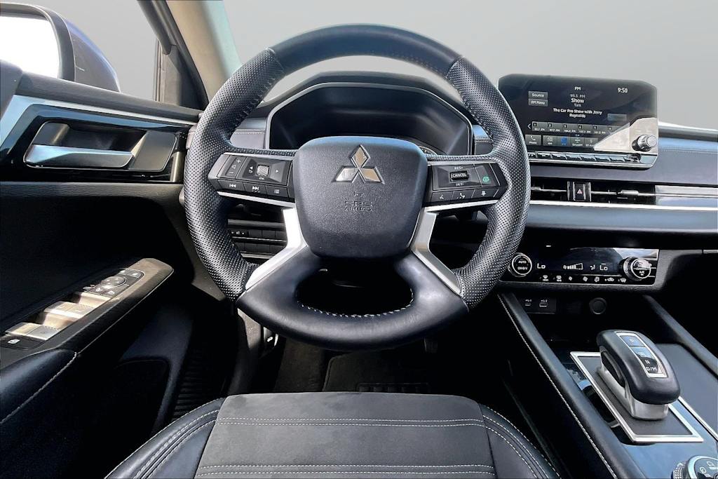 Thumbnail: 2023 Mitsubishi Outlander - 2