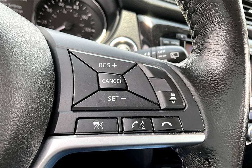 Thumbnail: 2017 Nissan Rogue - 21
