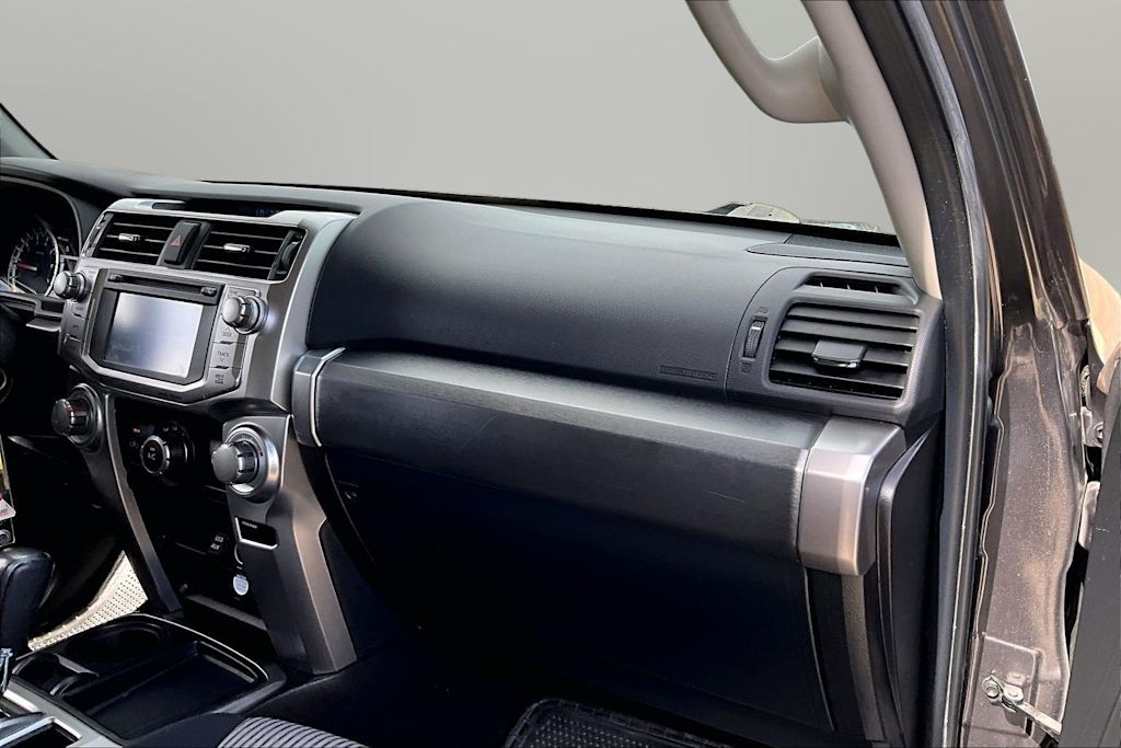 Thumbnail: 2016 Toyota 4Runner - 12