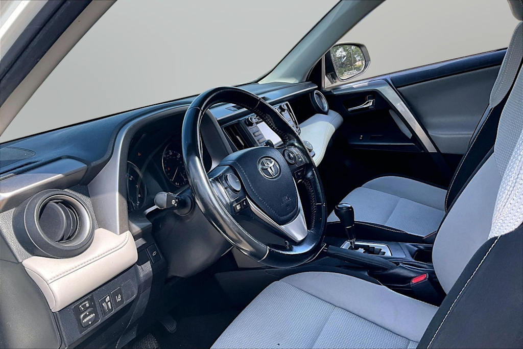 Thumbnail: 2018 Toyota RAV4 - 9