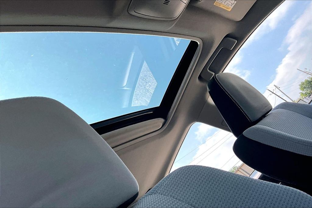 Thumbnail: 2018 Toyota RAV4 - 17