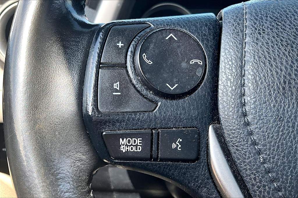 Thumbnail: 2018 Toyota RAV4 - 18
