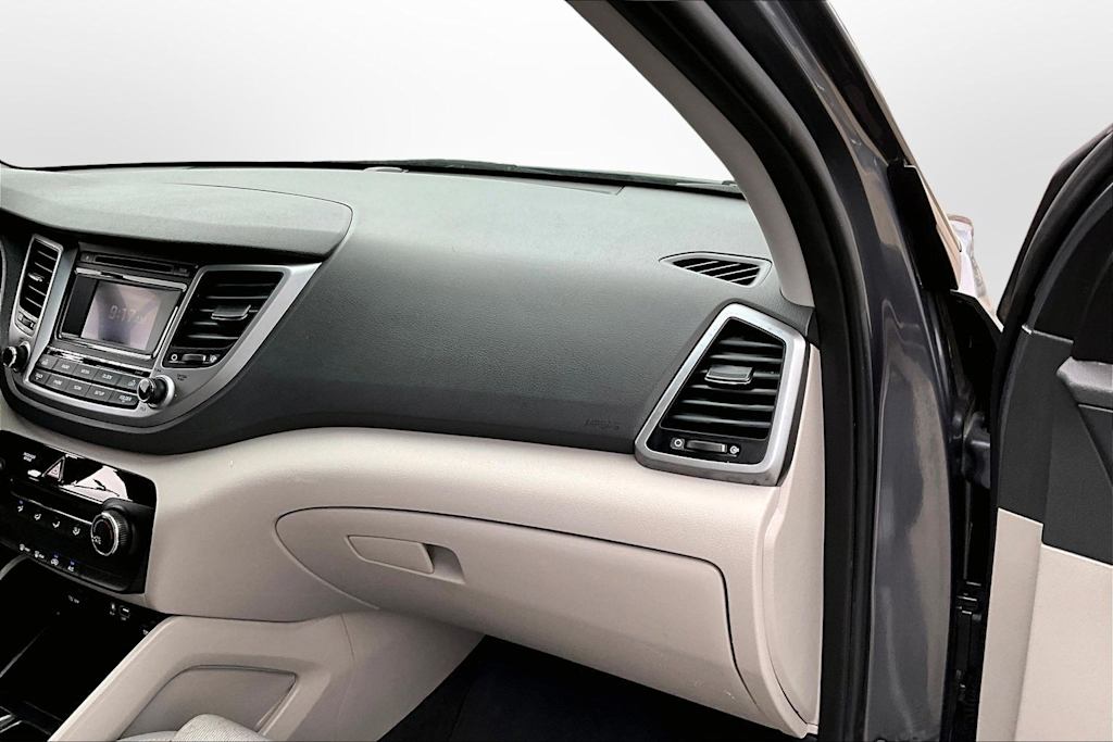 Thumbnail: 2016 Hyundai Tucson - 18