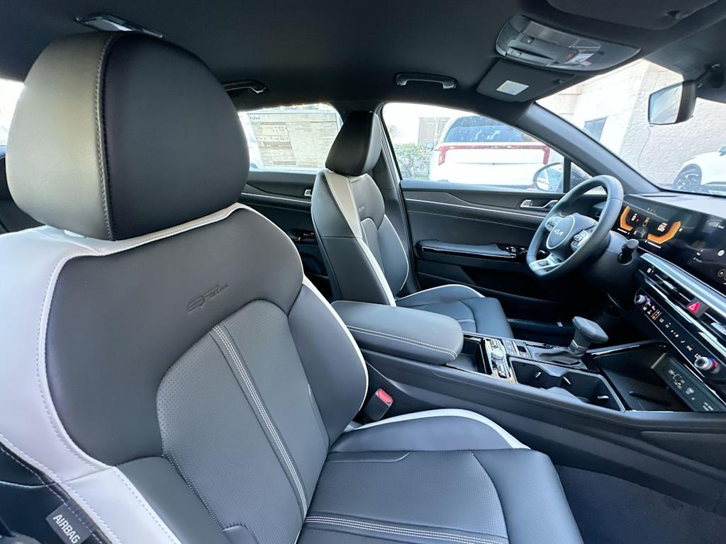 Thumbnail: 2025 Kia K5 - 12