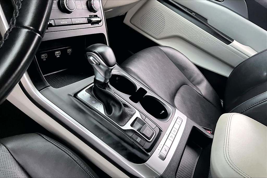 Thumbnail: 2022 Kia Carnival - 16