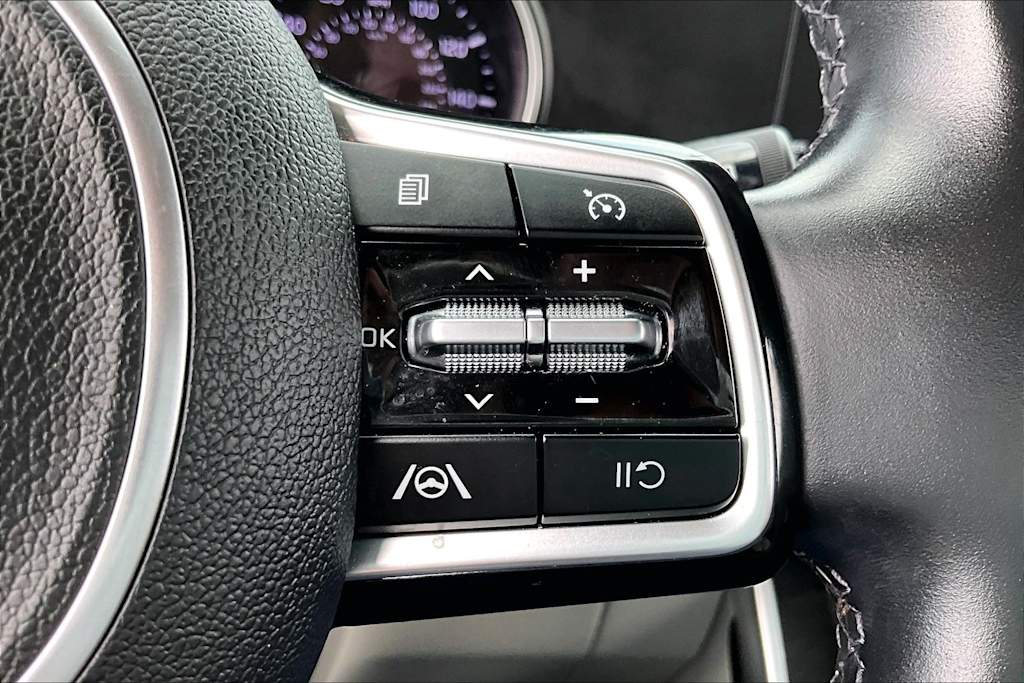 Thumbnail: 2022 Kia Carnival - 23