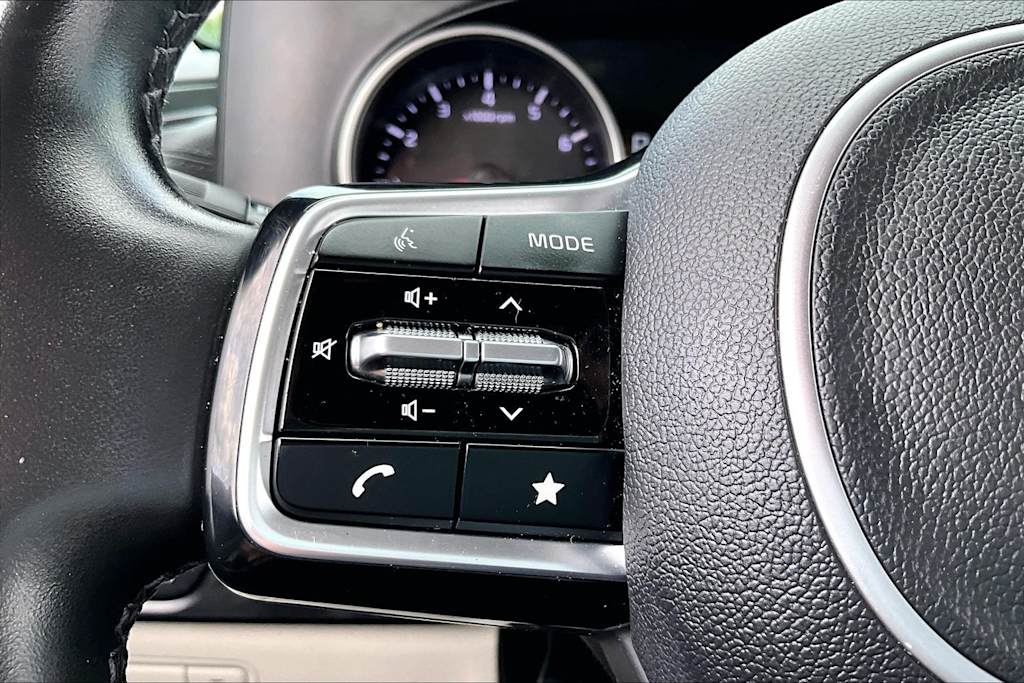 Thumbnail: 2022 Kia Carnival - 22