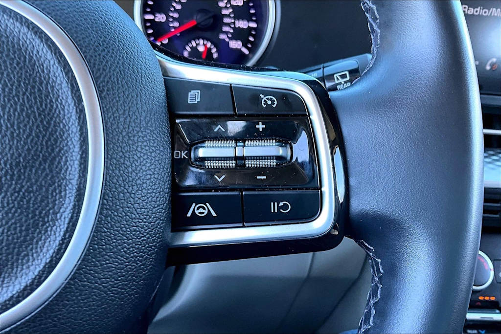 Thumbnail: 2022 Kia Carnival - 23