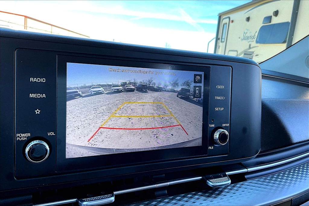 Thumbnail: 2022 Kia Carnival - 24