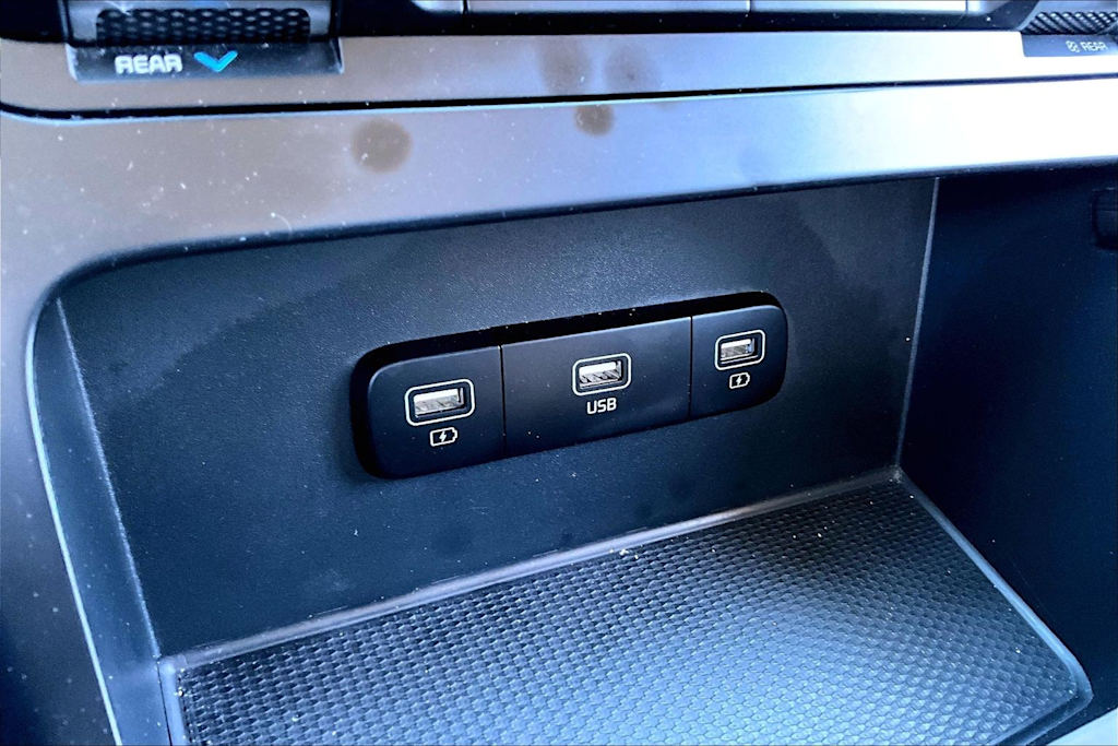 Thumbnail: 2022 Kia Carnival - 25