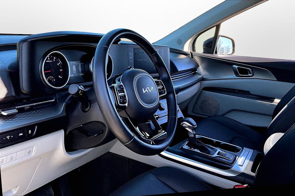 Thumbnail: 2022 Kia Carnival - 8