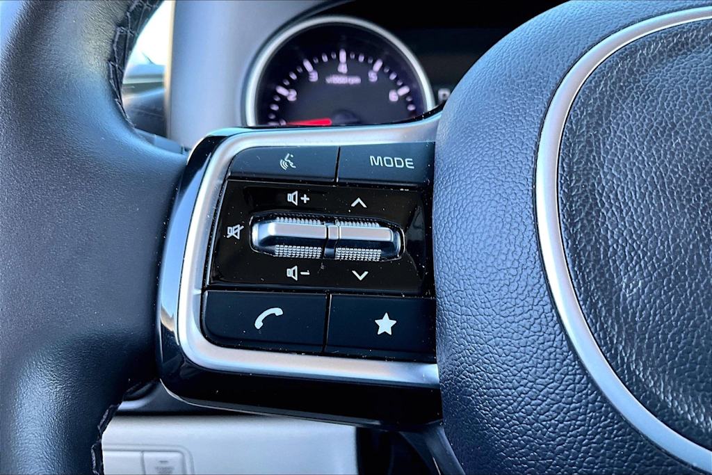 Thumbnail: 2022 Kia Carnival - 22