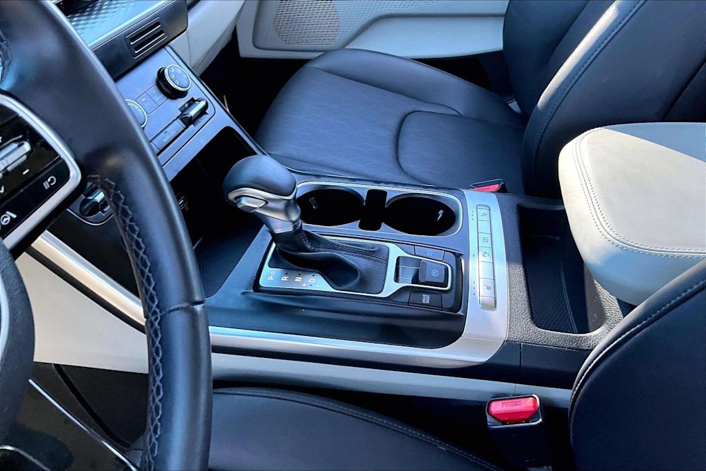 Thumbnail: 2022 Kia Carnival - 20