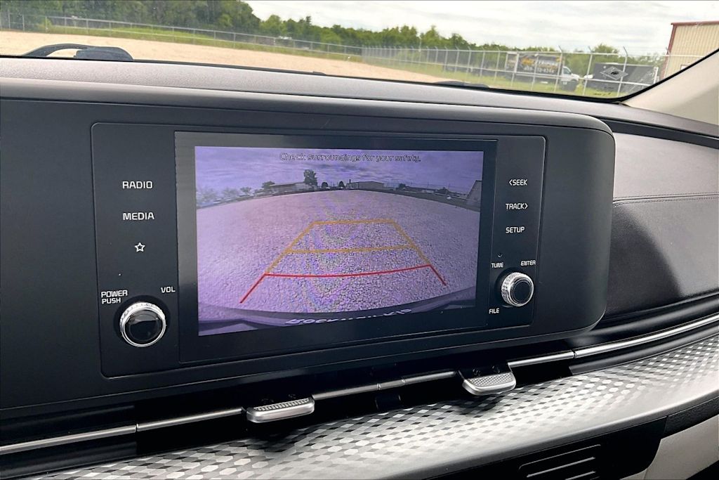 Thumbnail: 2022 Kia Carnival - 10