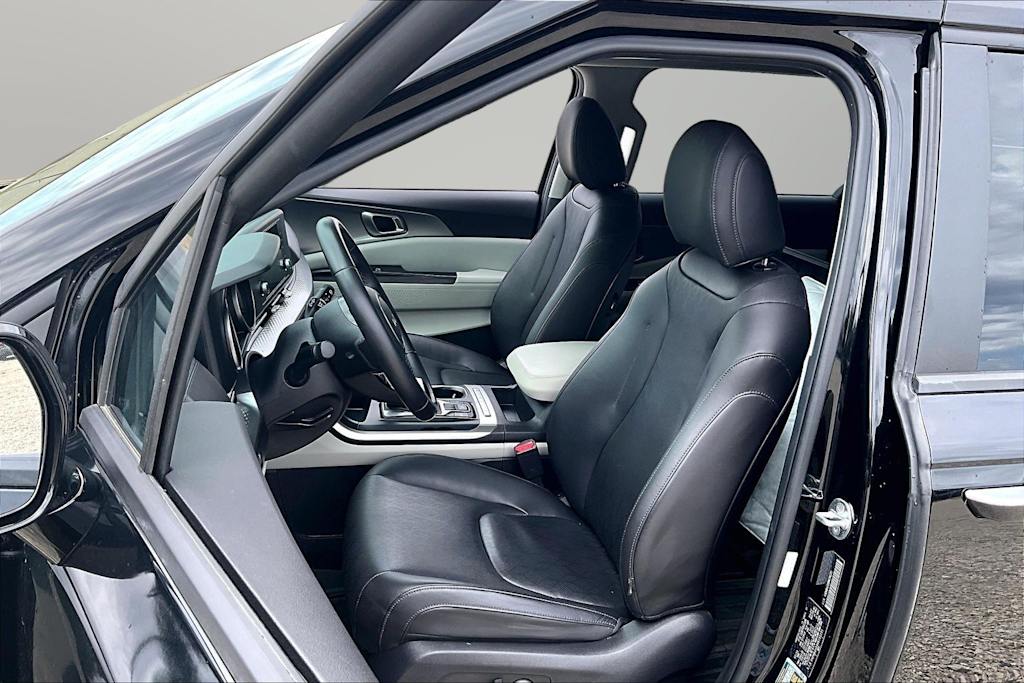 Thumbnail: 2022 Kia Carnival - 9