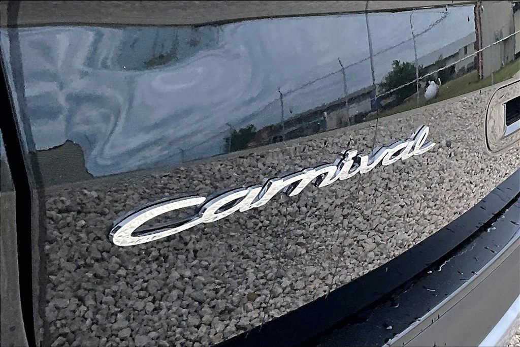 Thumbnail: 2022 Kia Carnival - 23
