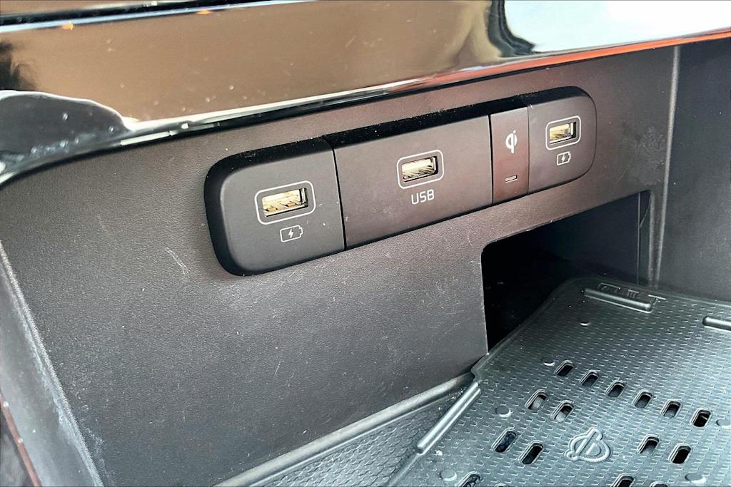 Thumbnail: 2024 Kia Carnival - 26