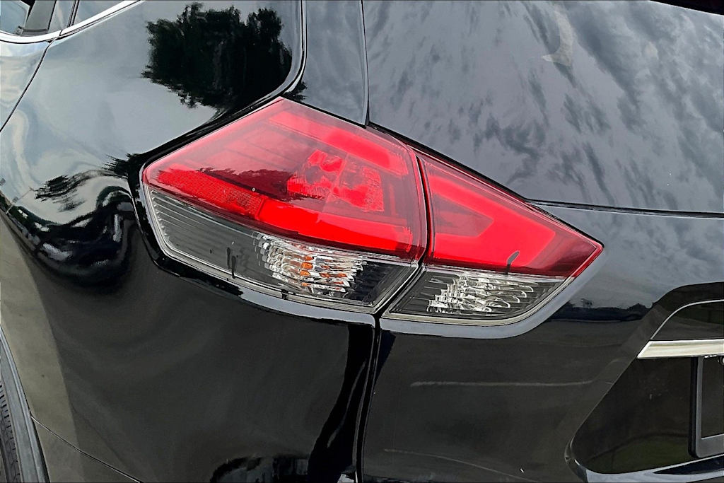 Thumbnail: 2018 Nissan Rogue - 32