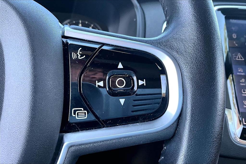 Thumbnail: 2019 Volvo XC90 - 21
