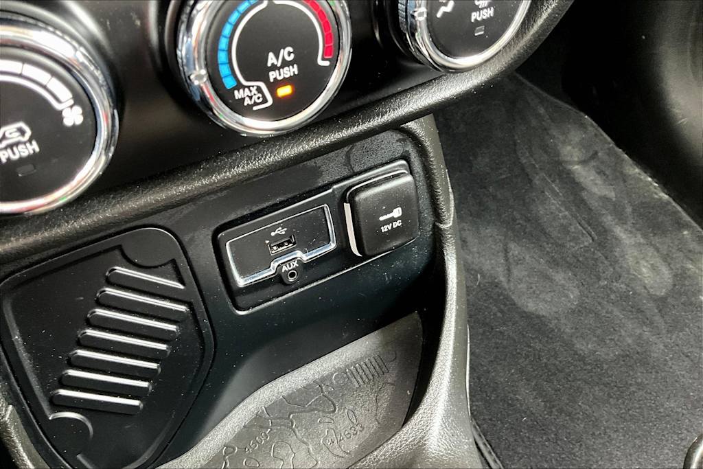 2016 Jeep Renegade Latitude 27