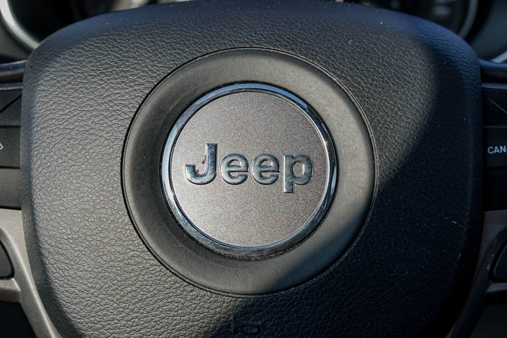 Thumbnail: 2020 Jeep Cherokee - 18