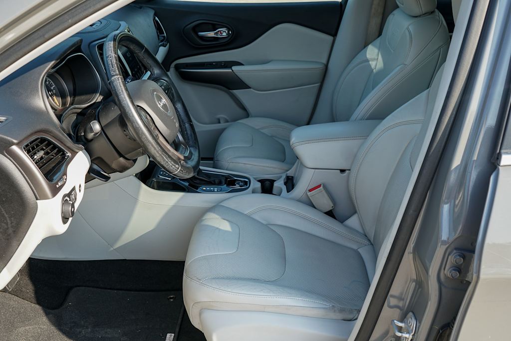 Thumbnail: 2020 Jeep Cherokee - 7