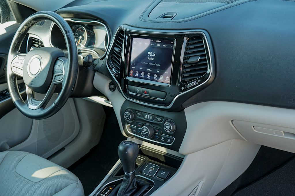 Thumbnail: 2020 Jeep Cherokee - 11