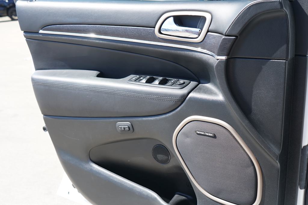 Thumbnail: 2015 Jeep Grand Cherokee - 20