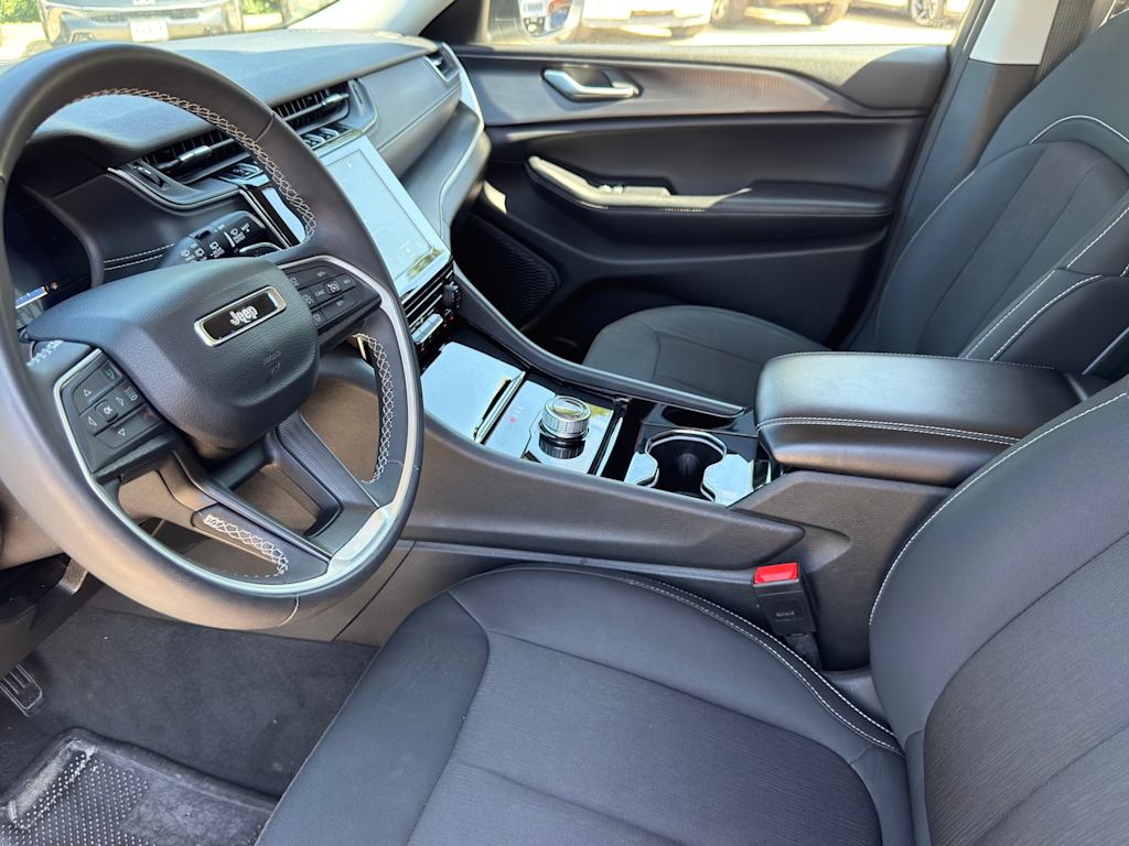 Thumbnail: 2023 Jeep Grand Cherokee - 10