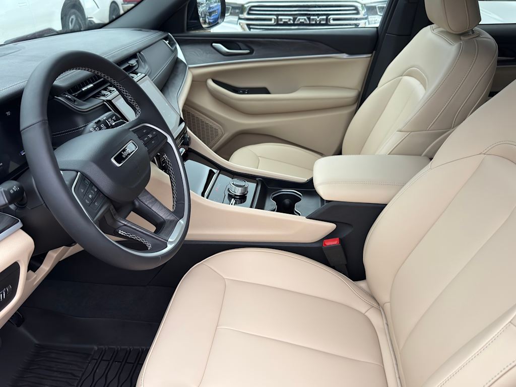 Thumbnail: 2024 Jeep Grand Cherokee - 9