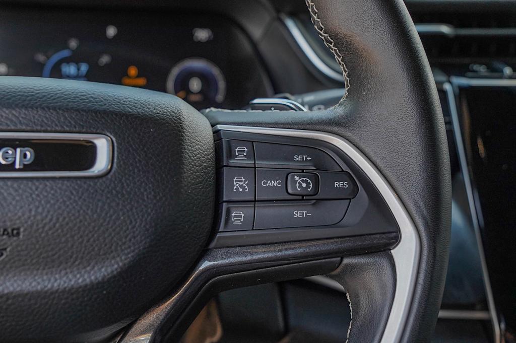 Thumbnail: 2022 Jeep Grand Cherokee L - 21