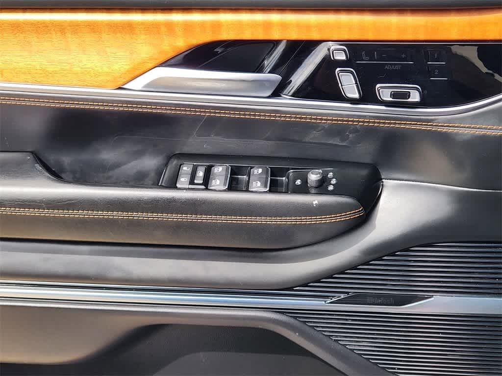 Thumbnail: 2022 Jeep Grand Wagoneer - 5