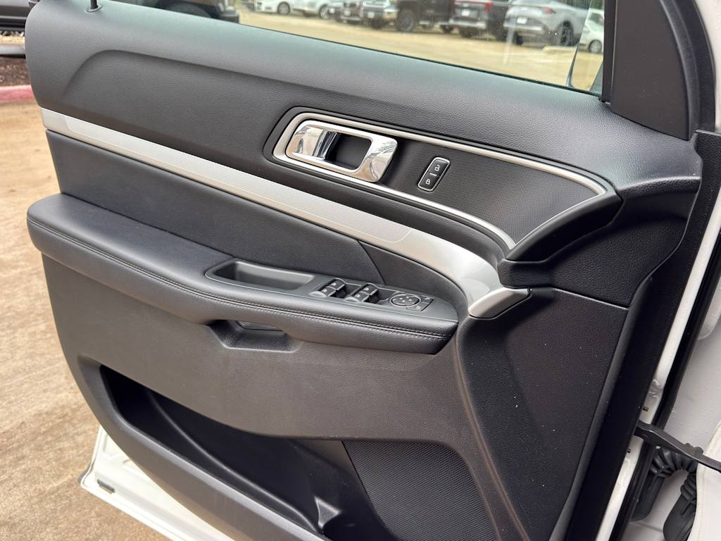 Thumbnail: 2017 Ford Explorer - 21