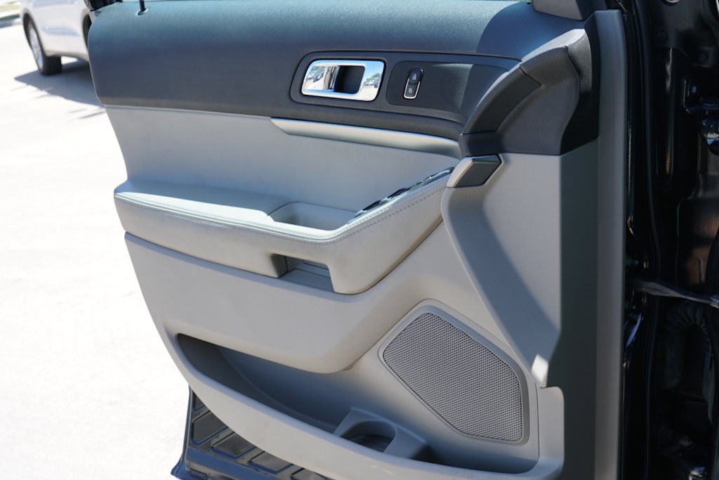 Thumbnail: 2013 Ford Explorer - 20