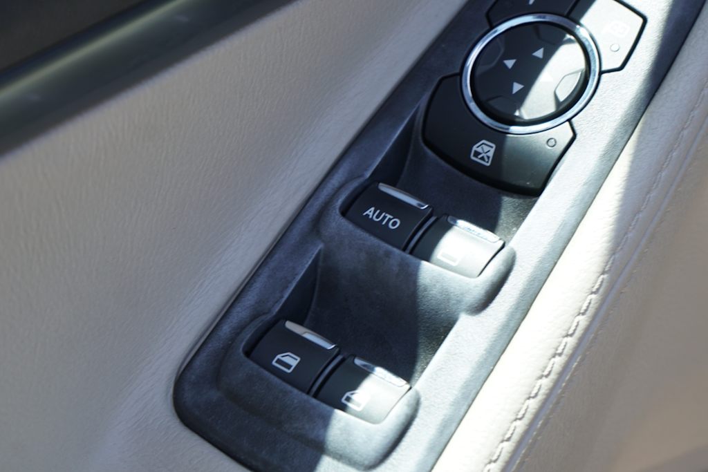 Thumbnail: 2013 Ford Explorer - 21